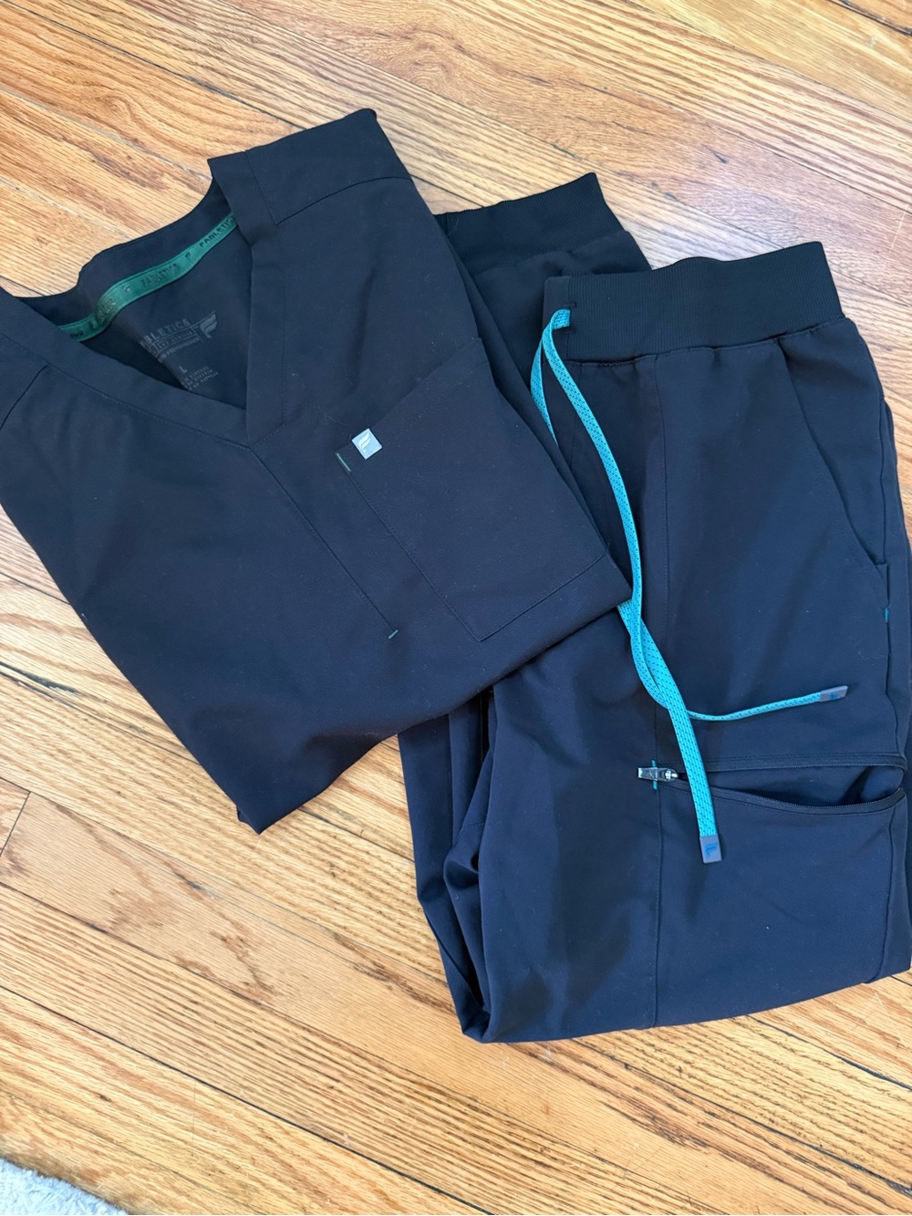 Fabletics Black Scrub Set with Teal Drawstring
